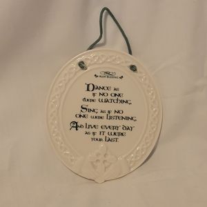 Irish Blessing Wall Placs Ceramic Celtic Cross Green Writing On White Background